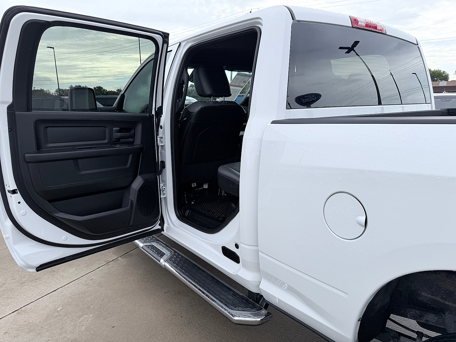 Used 2025 RAM 2500 Tradesman w/ Chrome Appearance Group AWD/4WD image 17