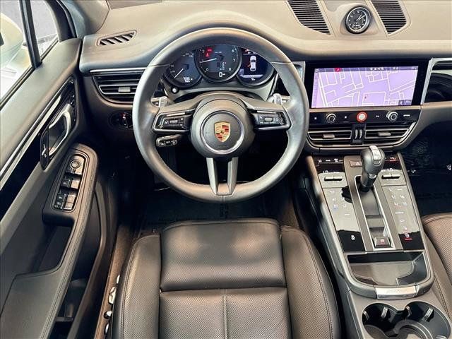 Certified 2025 Porsche Macan AWD/4WD image 20