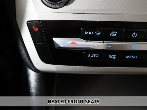 Used 2022 Ford Explorer XLT image 6