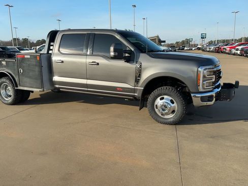 Used 2023 Ford F350 Lariat w/ Lariat Ultimate Package image 3