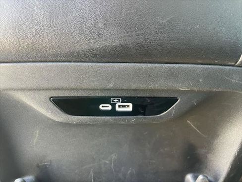 Used 2023 Chrysler Pacifica Touring-L FWD image 43
