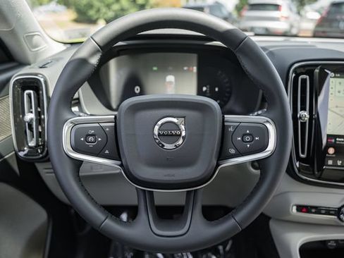 New 2026 Volvo XC40 B5 Plus w/ Protection Package Premier AWD/4WD image 31