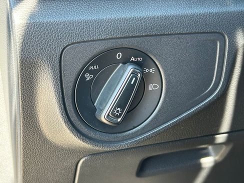 Used 2020 Volkswagen Atlas Cross Sport SE w/ Towing Package image 28