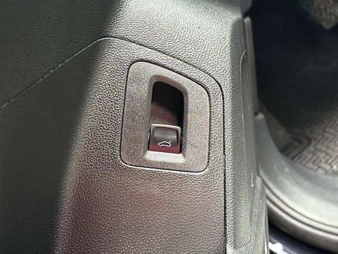 Used 2023 Volkswagen Atlas SEL AWD/4WD image 15