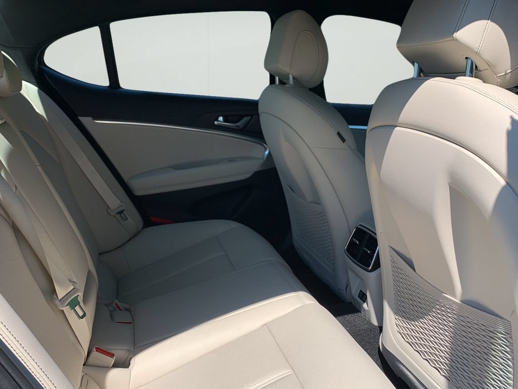 Certified 2026 Genesis G70 2.5T RWD image 36