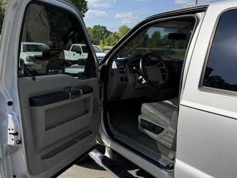 Used 2008 Ford F250 Lariat image 11