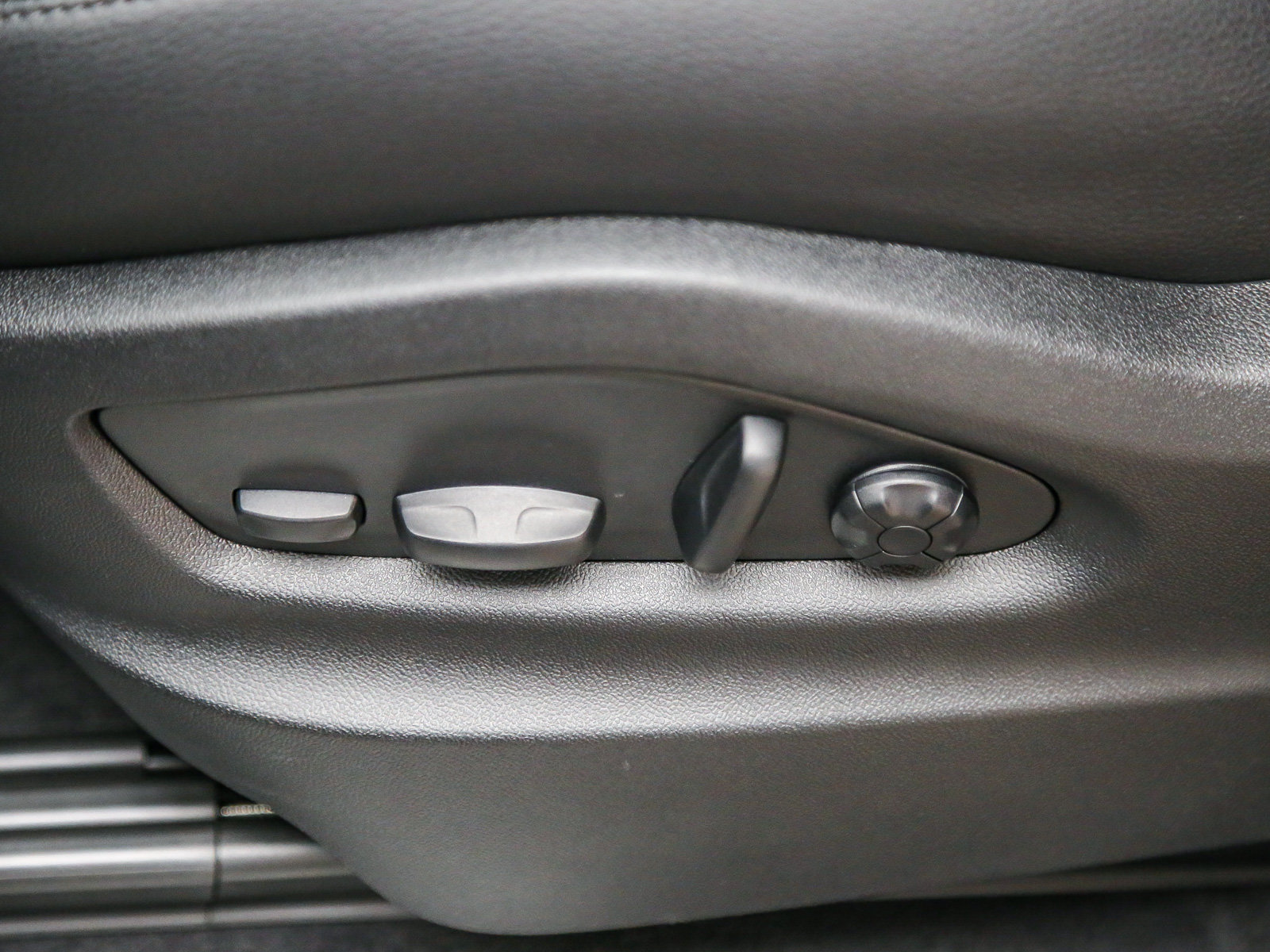 Certified 2026 Porsche Cayenne AWD/4WD image 25