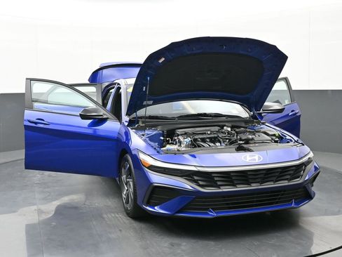 Certified 2025 Hyundai Elantra Sport image 47