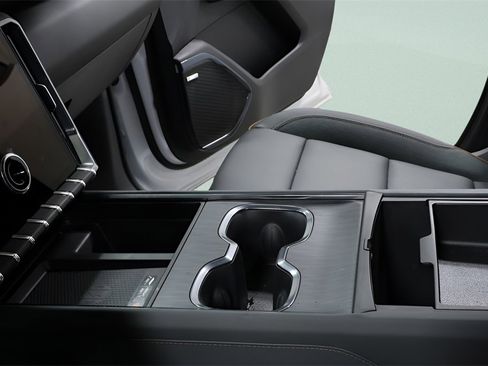 Used 2024 GMC Acadia AT4 image 18