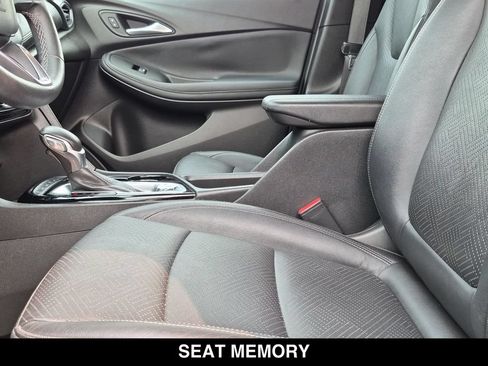 Used 2020 Buick Encore GX Essence w/ Experience Buick Package AWD/4WD image 18