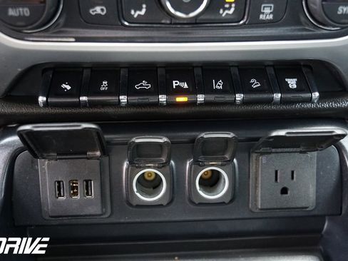 Used 2015 GMC Sierra 2500 SLT w/ Duramax Plus Package image 31