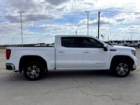 Used 2025 GMC Sierra 1500 SLT image 6