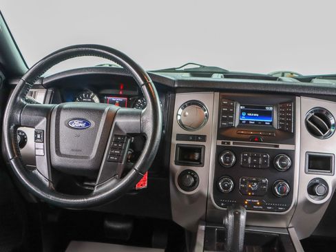 Used 2017 Ford Expedition XLT image 18