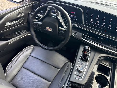 Certified 2024 Cadillac Escalade Sport w/ LPO, Floor Liner Package AWD/4WD image 25