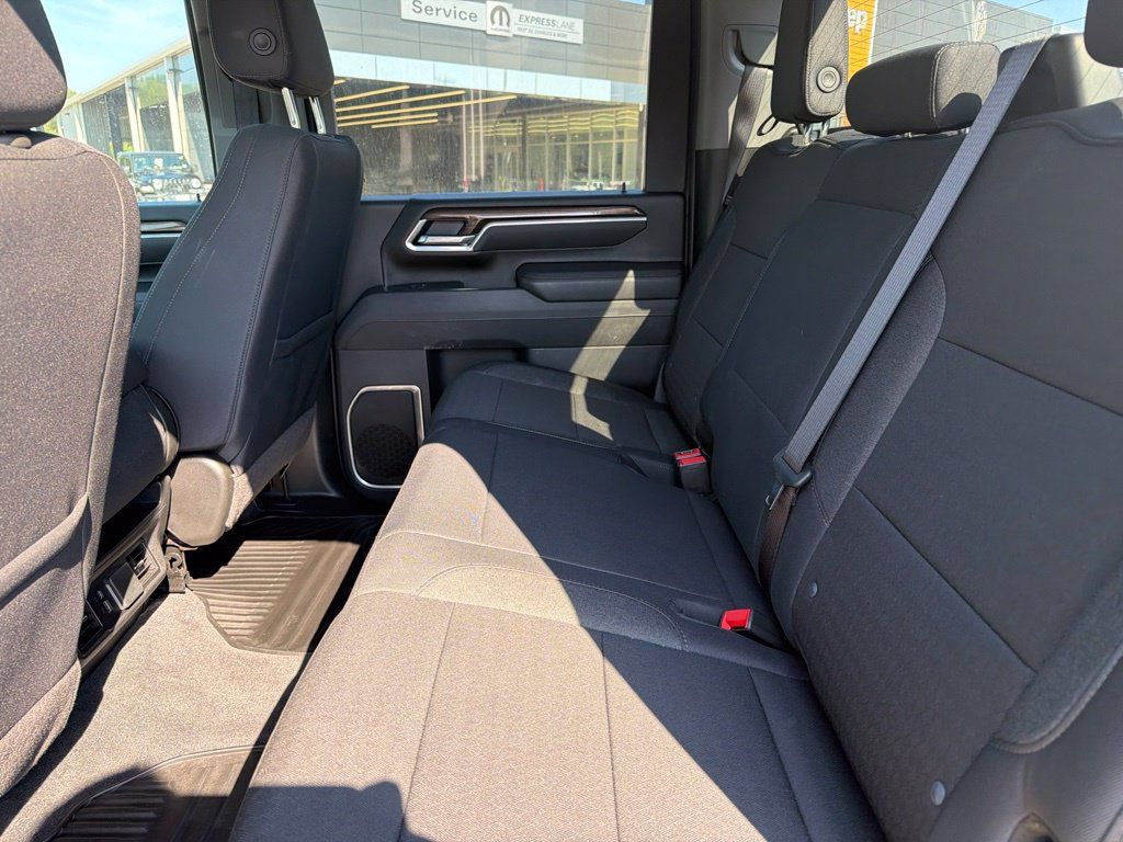 Used 2025 Chevrolet Silverado 2500 LT w/ Safety Package AWD/4WD image 15