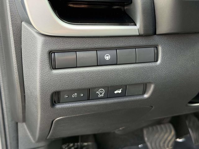 Used 2023 Nissan Rogue SL AWD/4WD image 26