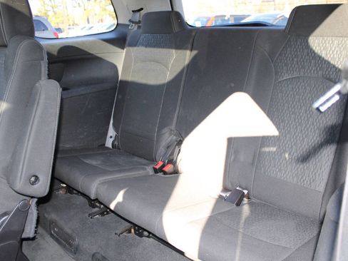 Used 2015 GMC Acadia SLE image 22