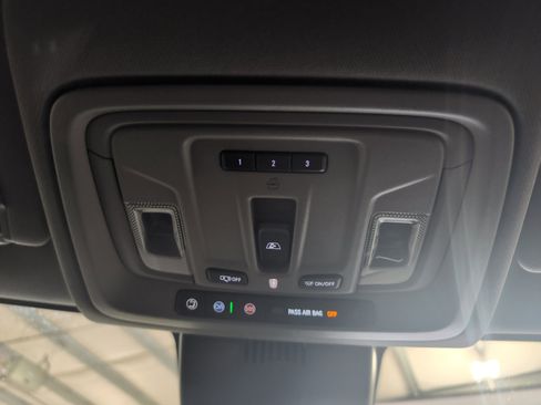 Used 2023 GMC Sierra 1500 SLT w/ SLT Premium Package AWD/4WD image 11