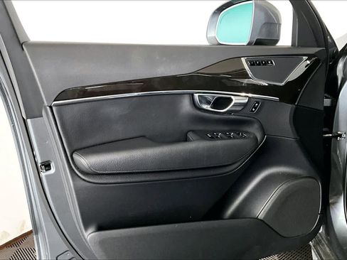 Used 2018 Volvo XC90 T6 Momentum w/ Convenience Package image 21