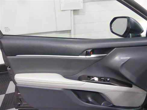 Used 2023 Toyota Camry XLE w/ Cold Weather Package AWD/4WD image 18