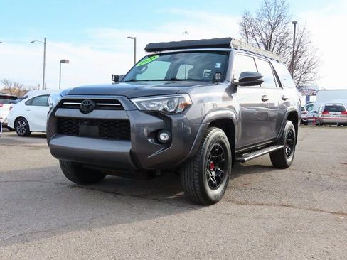 Used 2022 Toyota 4Runner SR5 Premium image 3