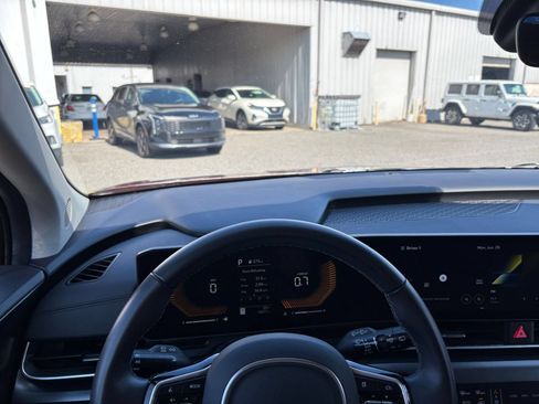 Used 2026 Kia Carnival FWD image 37