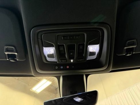 Used 2020 GMC Sierra 1500 AT4 w/ Technology Package AWD/4WD image 18