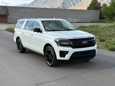 Used 2022 Ford Expedition Max Limited AWD/4WD image 2