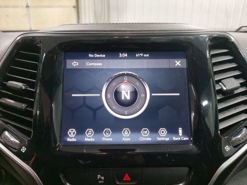 Used 2019 Jeep Cherokee Limited FWD image 22