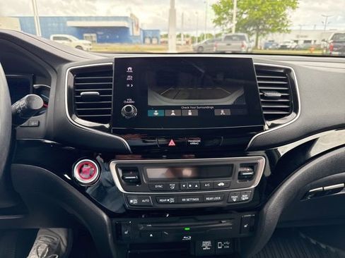 Used 2020 Honda Pilot Touring image 11