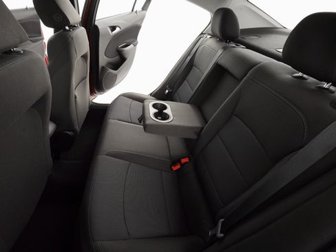 Used 2018 Chevrolet Cruze LT image 19