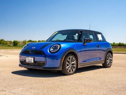 Used 2025 MINI Cooper 2-Door Hardtop FWD image 3