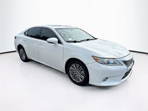Used 2015 Lexus ES 350 w/ Luxury Package FWD image 3