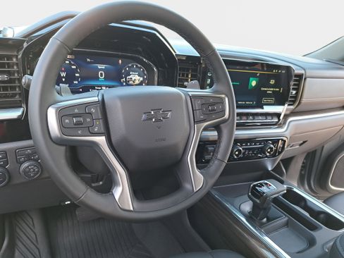 Used 2025 Chevrolet Silverado 1500 LT Trail Boss w/ Convenience Package II image 16