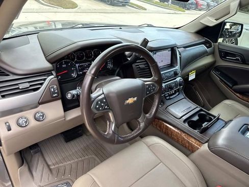 Used 2018 Chevrolet Suburban Premier image 19