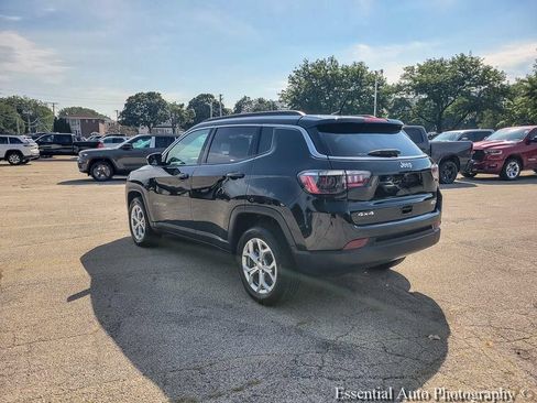 Used 2024 Jeep Compass Latitude AWD/4WD image 11