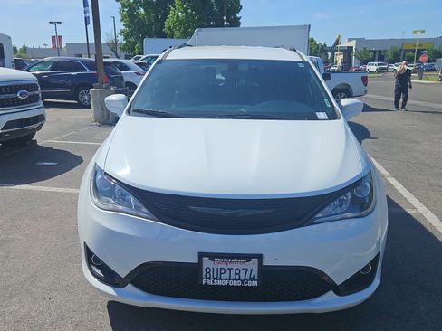 Used 2020 Chrysler Pacifica Touring-L Plus w/ S Appearance Package image 4