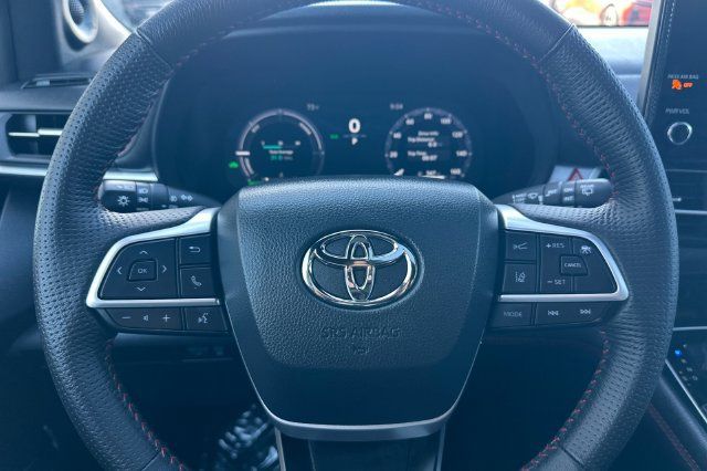 Certified 2025 Toyota Sienna XSE w/ XSE Premium Package AWD/4WD image 29