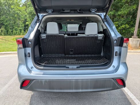 Used 2021 Toyota Highlander XLE FWD image 29