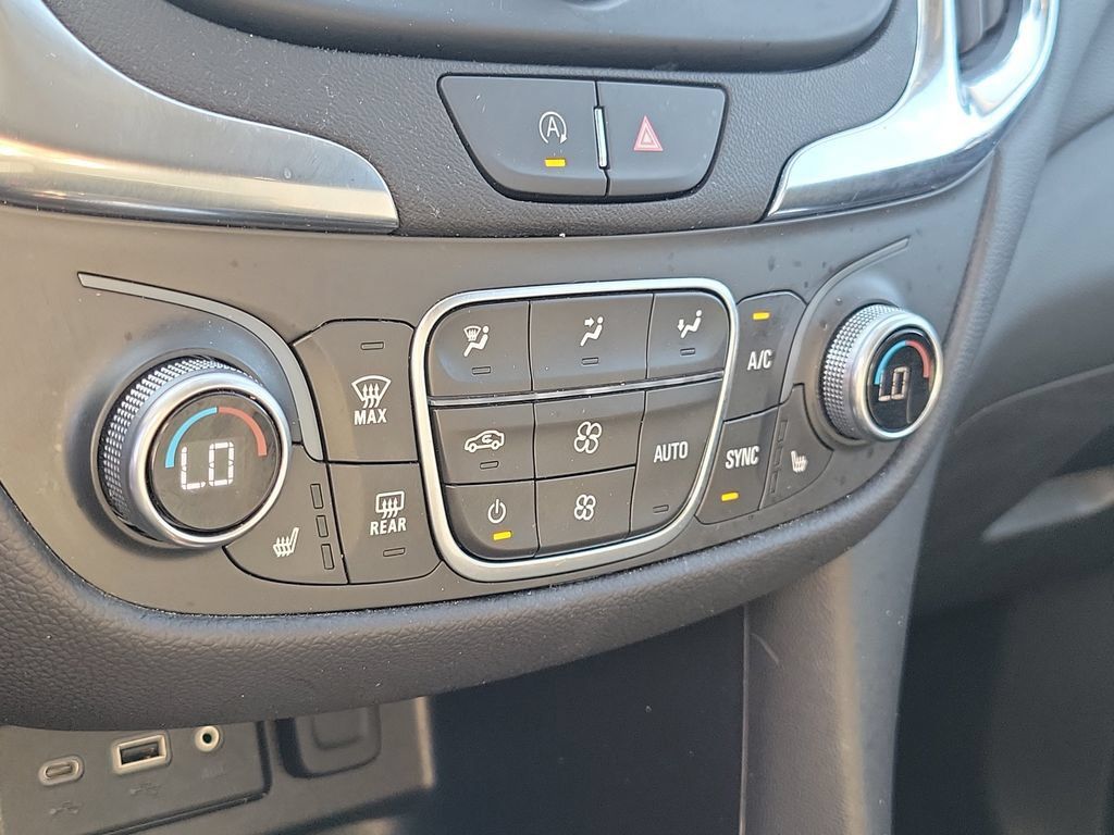 Used 2024 Chevrolet Equinox LT FWD image 32