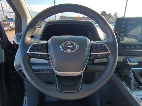 Used 2024 Toyota Sienna XLE image 17