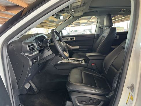 Used 2023 Ford Explorer XLT w/ Equipment Group 202A image 23