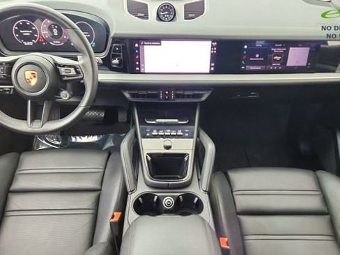Used 2024 Porsche Cayenne Coupe AWD/4WD image 19