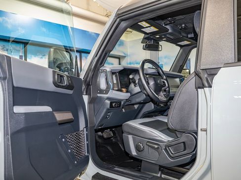 Used 2023 Ford Bronco Black Diamond image 13