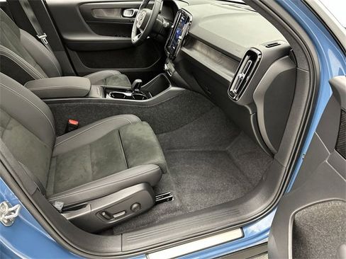 Certified 2022 Volvo C40 P8 Recharge Ultimate image 25