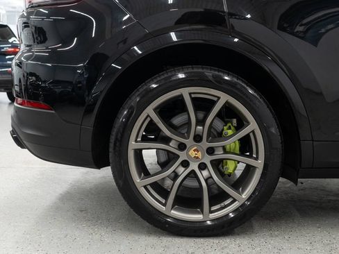 Used 2023 Porsche Cayenne Platinum Edition AWD/4WD image 41