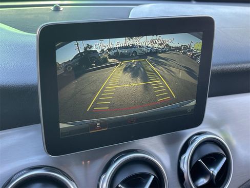 Used 2018 Mercedes-Benz GLA 250 4MATIC image 30