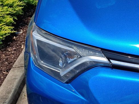 Used 2018 Toyota RAV4 LE w/ All Weather Liner Package FWD image 3
