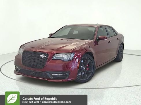 Used 2023 Chrysler 300 C RWD image 1