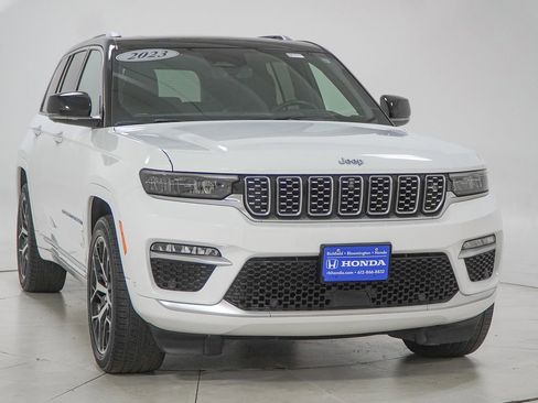 Used 2023 Jeep Grand Cherokee Summit AWD/4WD image 16
